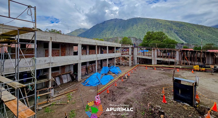 Construcción de moderna infraestructura de la institución educativa de Pachachaca muestra importante avance físico