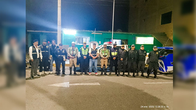 Fotografía de las autoridades a cargo del operativo nocturno