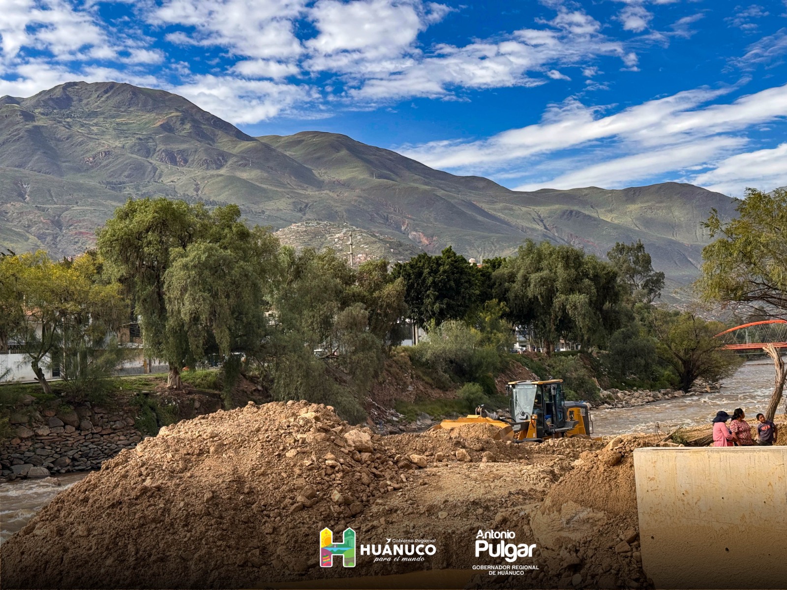 Maquinarias del Gorehco inician limpieza en la quebrada Angorragra para proteger a la población
