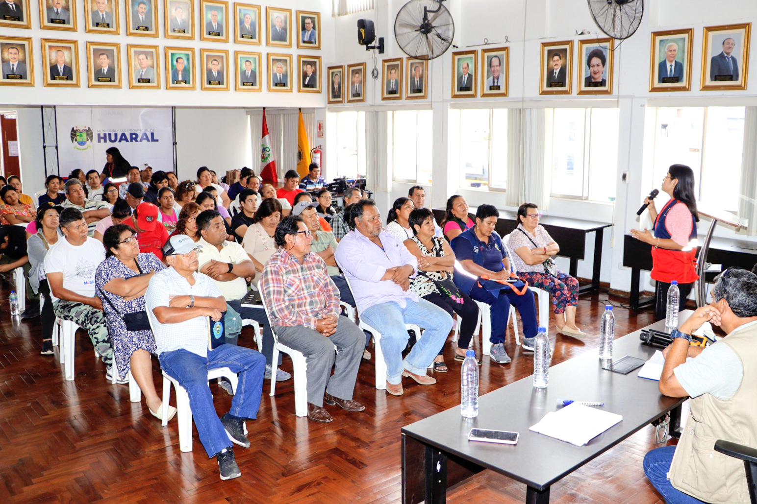 Mesa de diΓ‘logo con juntas vecinales: Trabajando juntos por Huaral