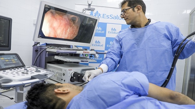 Hospital Rebagliati de EsSalud emplea innovador equipo para la detección temprana de cáncer