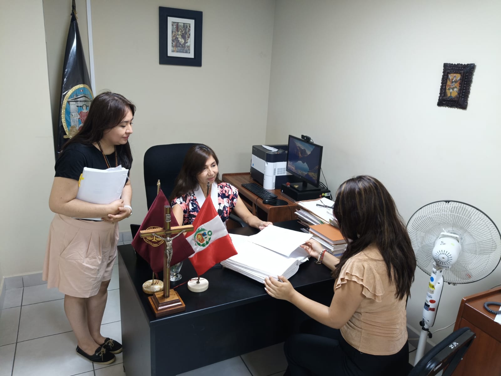La presidenta felicito la disposición de los servidores