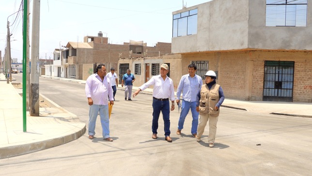 Alcalde Fernando Cárdenas supervisa avance de obra en Ismael Colán Tineo I 