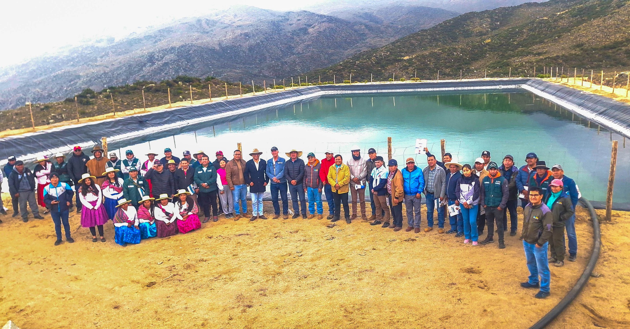 Equipo técnico y representantes locales durante el desarrollo de la pasantía de Siembra y Cosecha de Agua.