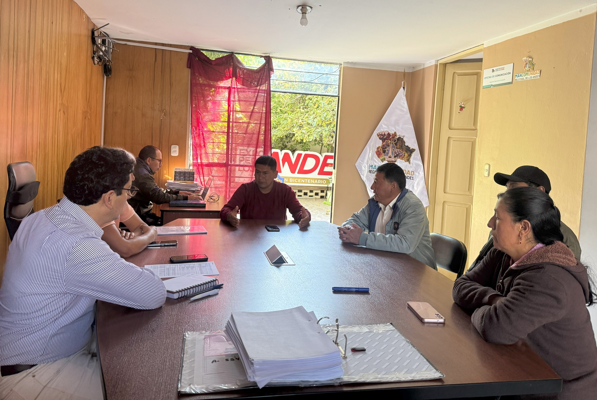 Mesa de trabajo de los Gerentes de Inversiones y Articulación de la MRDLA junto con alcaldes de Chiara y Chilcayocc.
