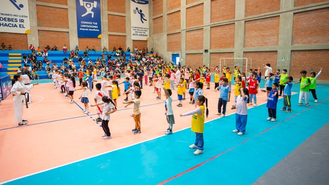 Ventanilla impulsa a su juventud con talleres de karate y box en la Villa de Angamos. 🥋🥊