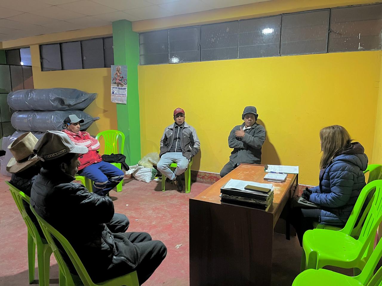 Reunión con autoridades y representantes locales.