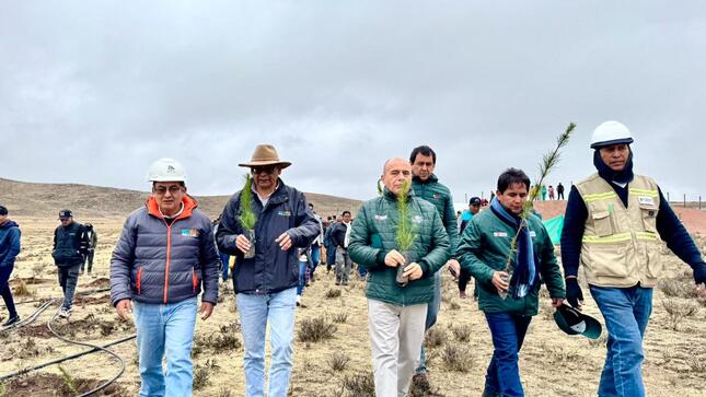 Director Ejecutivo de la MRDLA junto al Viceministro de Desarrollo Agrario y Riego durante la campaña.