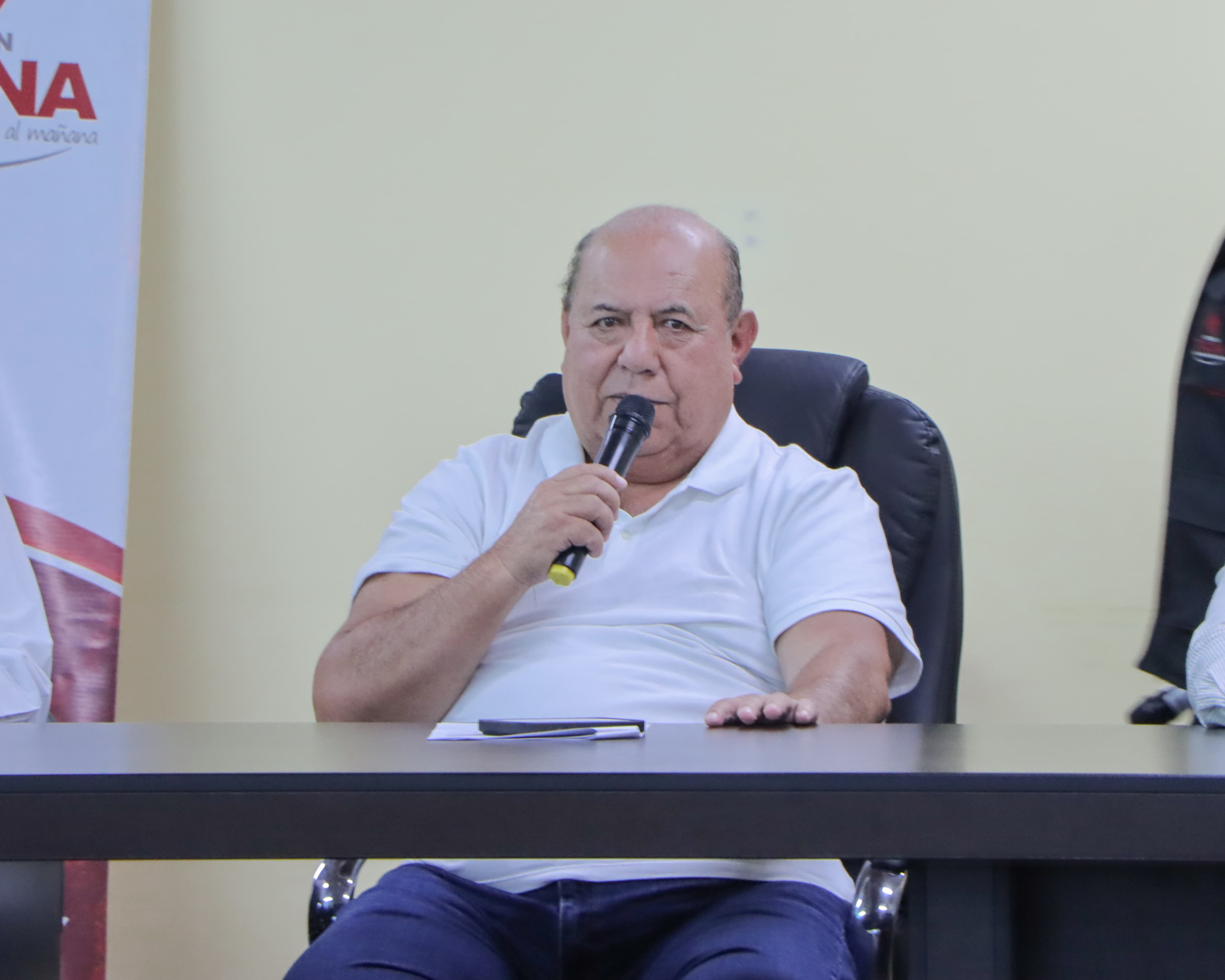 Juramentan tres nuevos representantes para luchar contra la violencia 