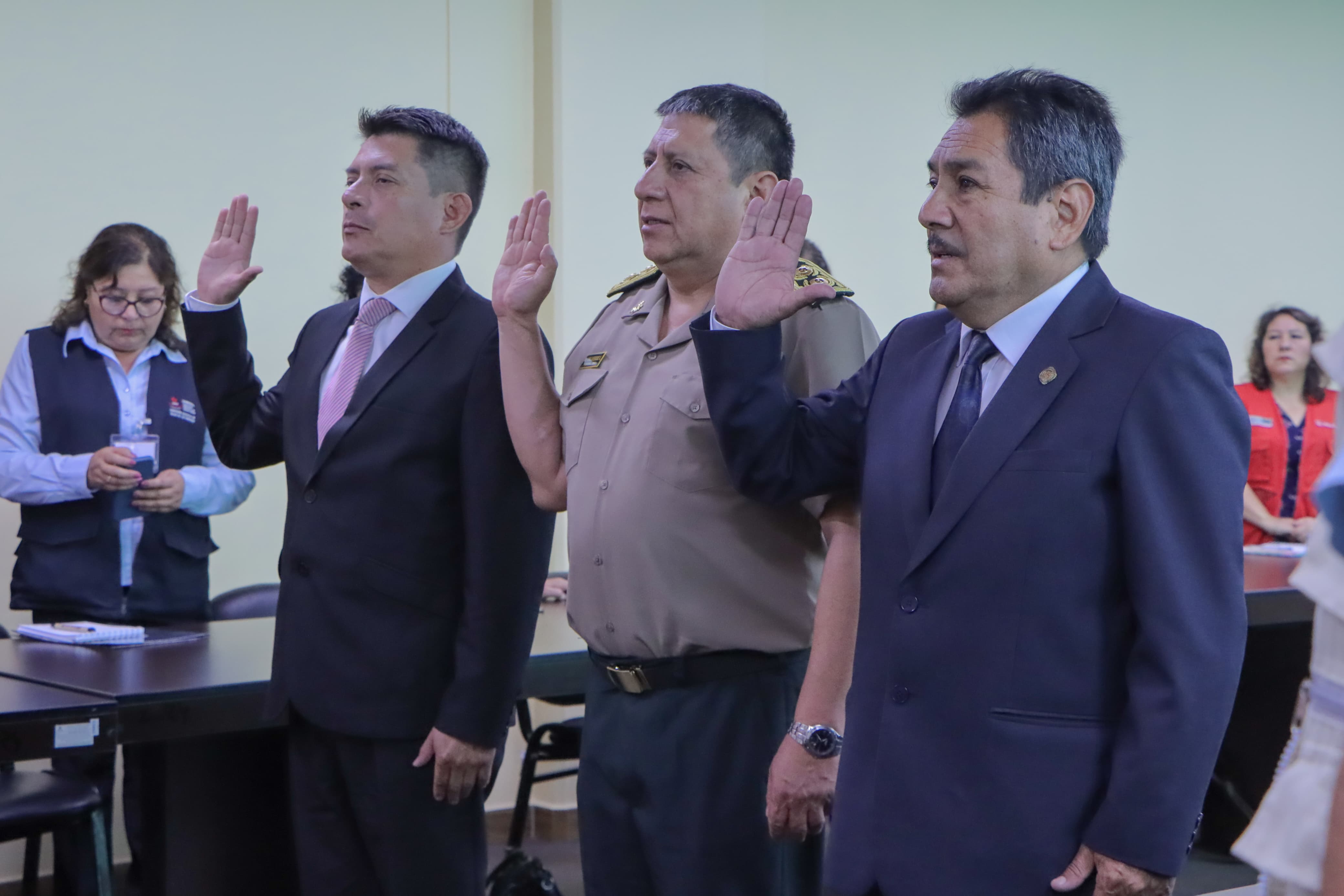 Juramentan tres nuevos representantes para luchar contra la violencia 