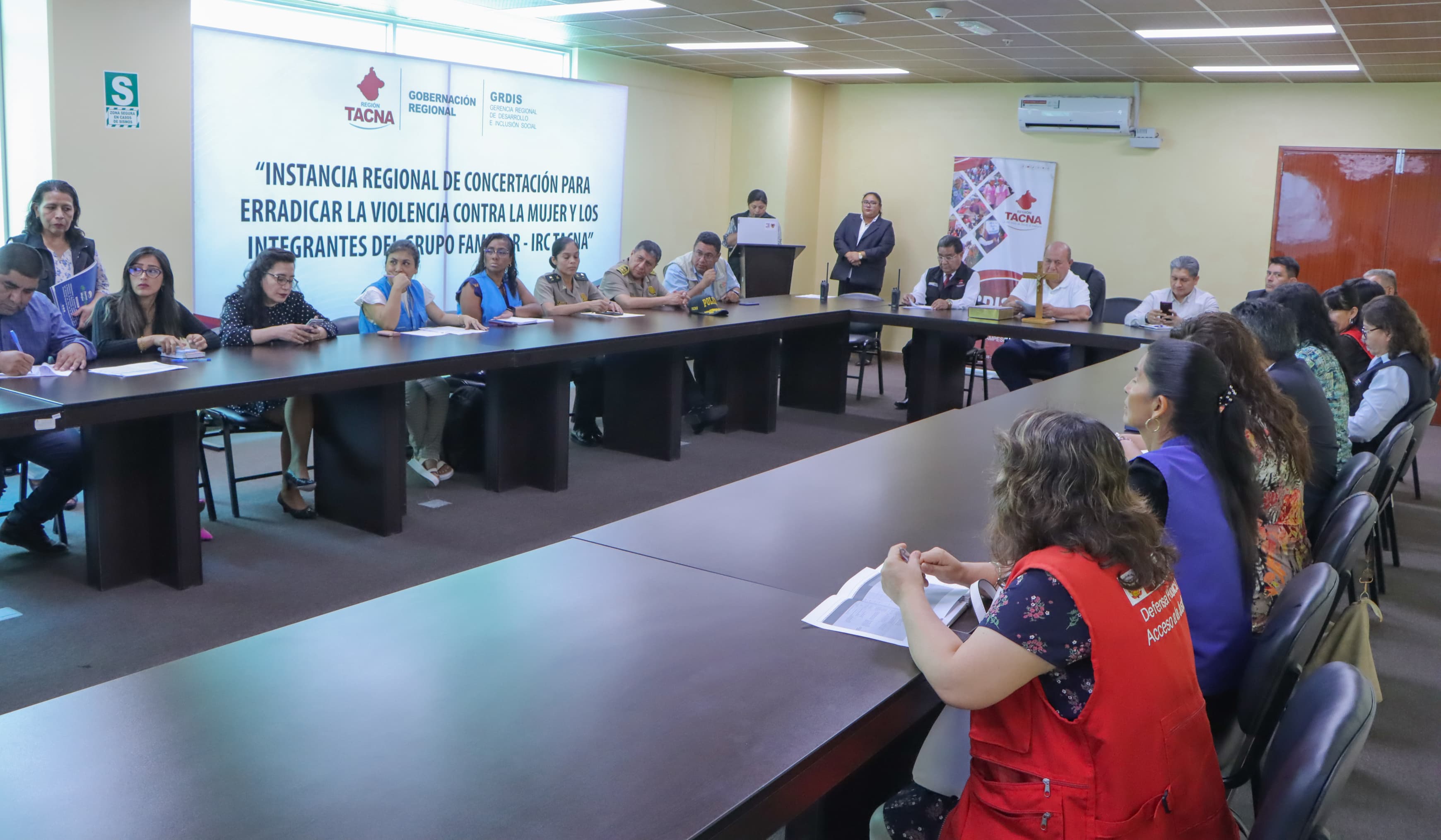Juramentan tres nuevos representantes para luchar contra la violencia 
