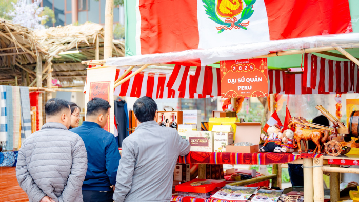 Embajada del Perú en Vietnam promociona la maca en Festival de Primavera 2025