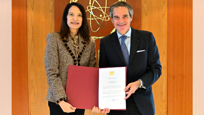 Embajadora peruana Echeverria presenta cartas credenciales ante el director general de la OIEA