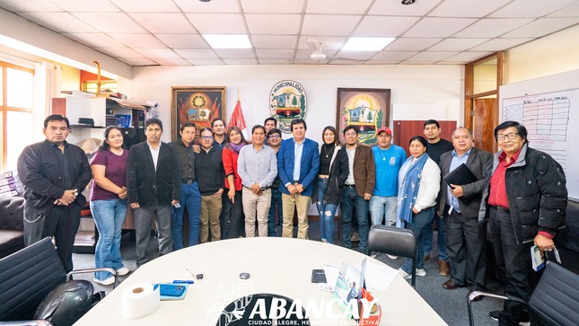 🎭 El alcalde Raúl Peña Sánchez encabezó reunión con representantes de las 13 comparsas tradicionales de la ciudad
86 