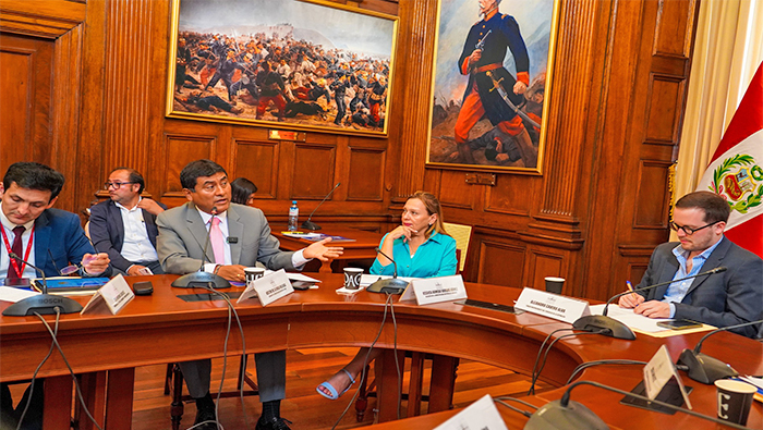 asistiendo a la mesa de trabajo denominada “Destrabe de Obras – Lima Metropolitana”