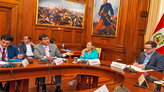 asistiendo a la mesa de trabajo denominada “Destrabe de Obras – Lima Metropolitana”