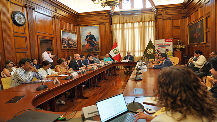 asistiendo a la mesa de trabajo denominada “Destrabe de Obras – Lima Metropolitana”