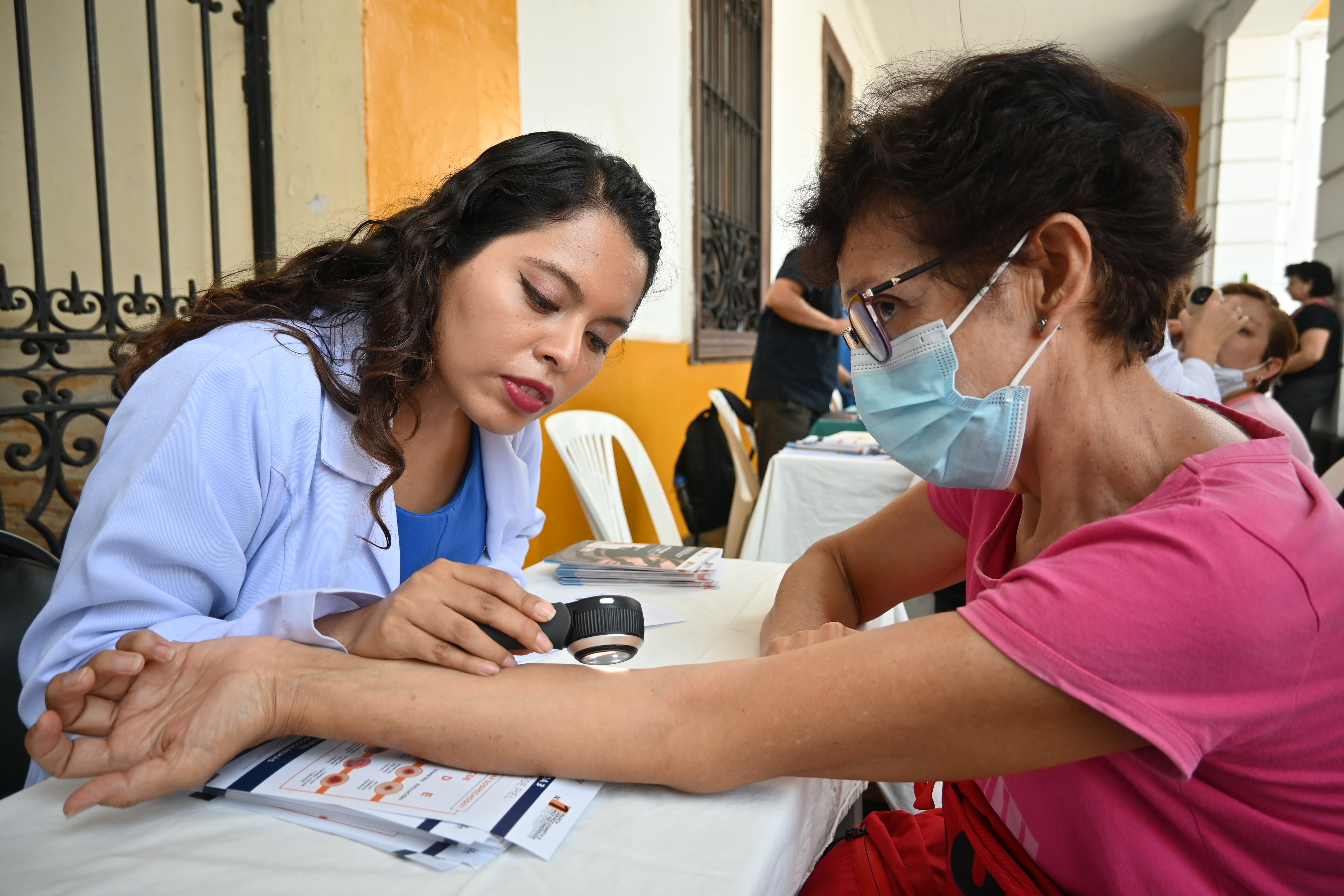 Hospital Dos de Mayo promueve la prevención del cáncer de piel con la campaña del “Día del Lunar” 