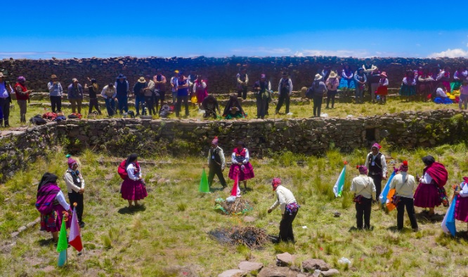 La isla sagrada de Amantani celebro la fiesta de Pachatata y Pachamama