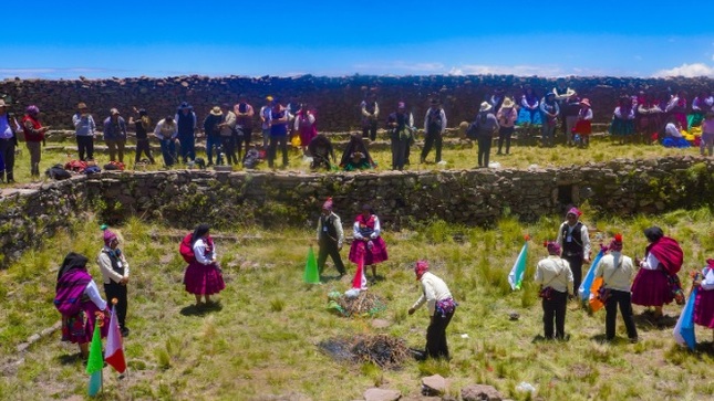La isla sagrada de Amantani celebro la fiesta de Pachatata y Pachamama