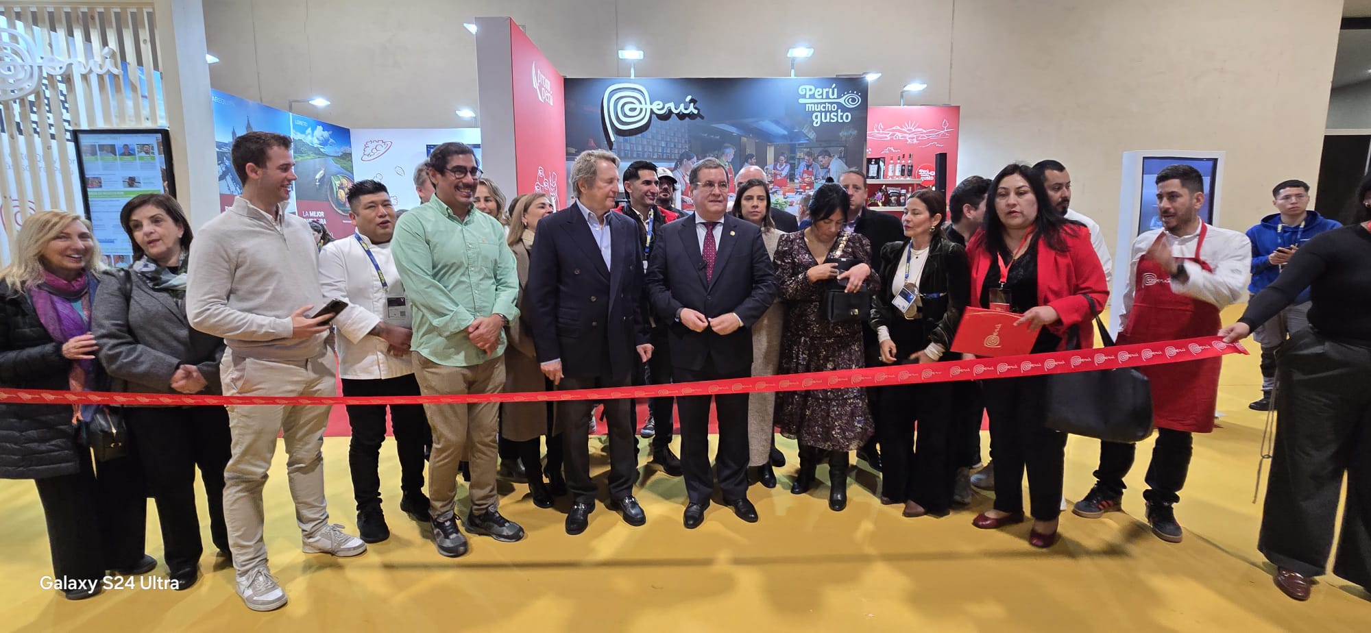 El Embajador del Perú en España, D. Luis Iberico, inauguró el Stand del Perú en Madrid Fusión