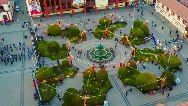 Municipalidad de Puno embellece el centro historico de la ciudad para la Festividad Virgen de la Candelaria 2025