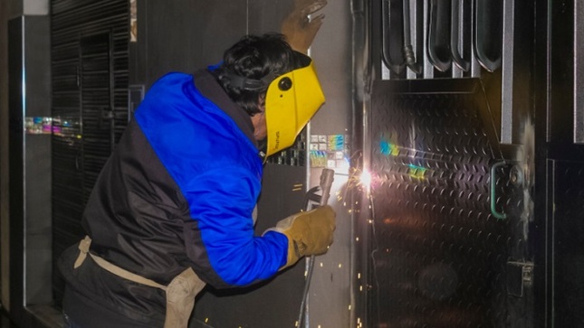 Operativos contra locales informales no se detienen, anoche municipio de Puno clausuró la discoteca "Aqua" en un operativo inopinado