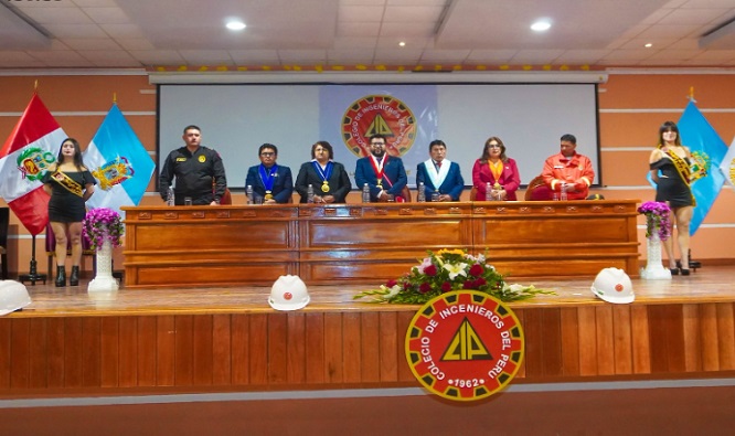Municipalidad de Puno reconoce a nuevos ingenieros