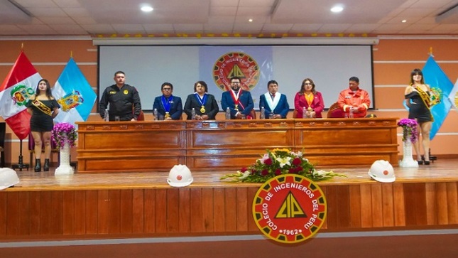 Municipalidad de Puno reconoce a nuevos ingenieros