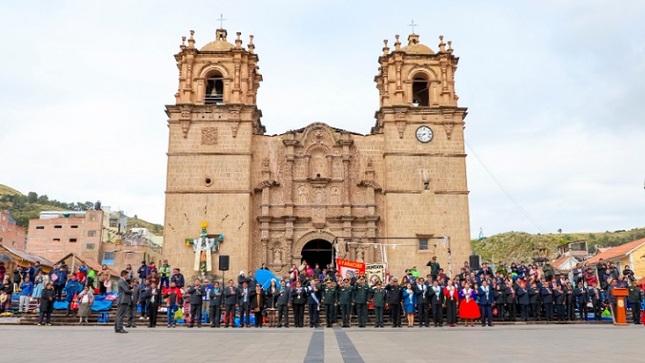 Municipio de Puno saludó y felicitó el LX aniversario de la Federación de Folklore y Cultura de Puno durante izamiento dominical