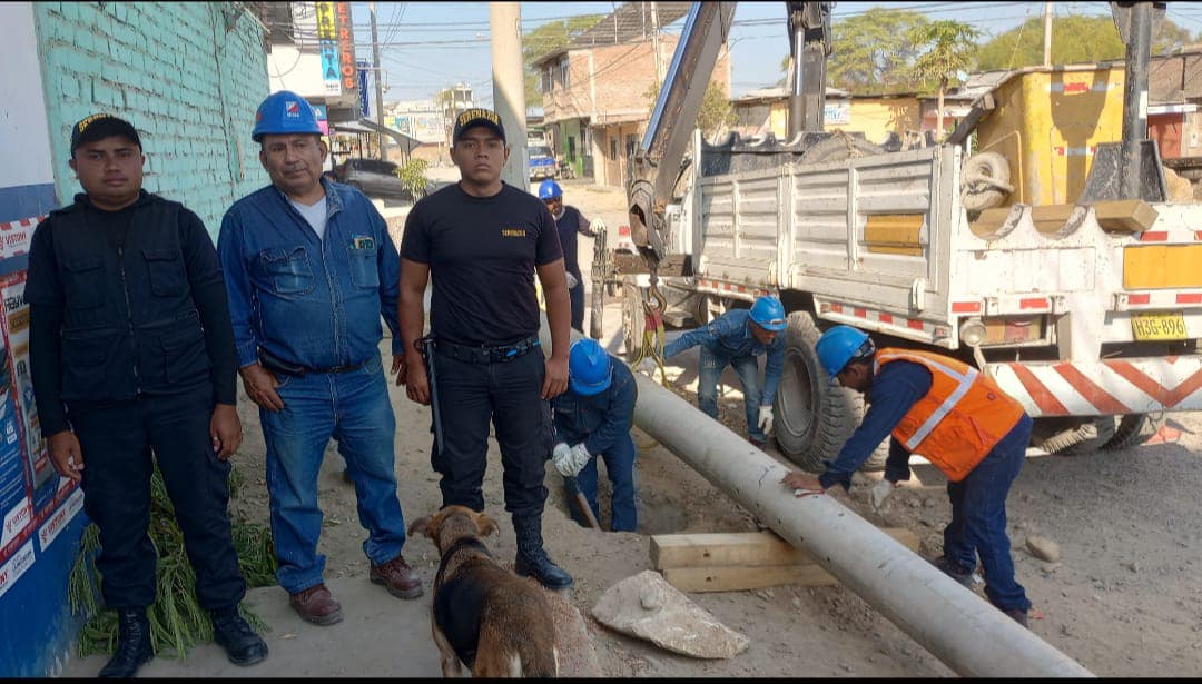 serenazgo garantiza seguridad en instalación de poste de alumbrado público