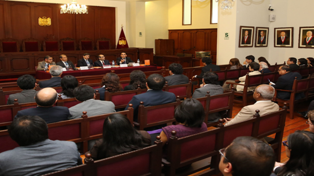 Presentan libro "Curso de derecho constitucional" del destacado jurista del siglo XIX José Silva Santisteban