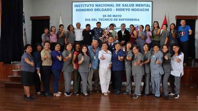 Equipo de enfermeras técnicas de la institución.