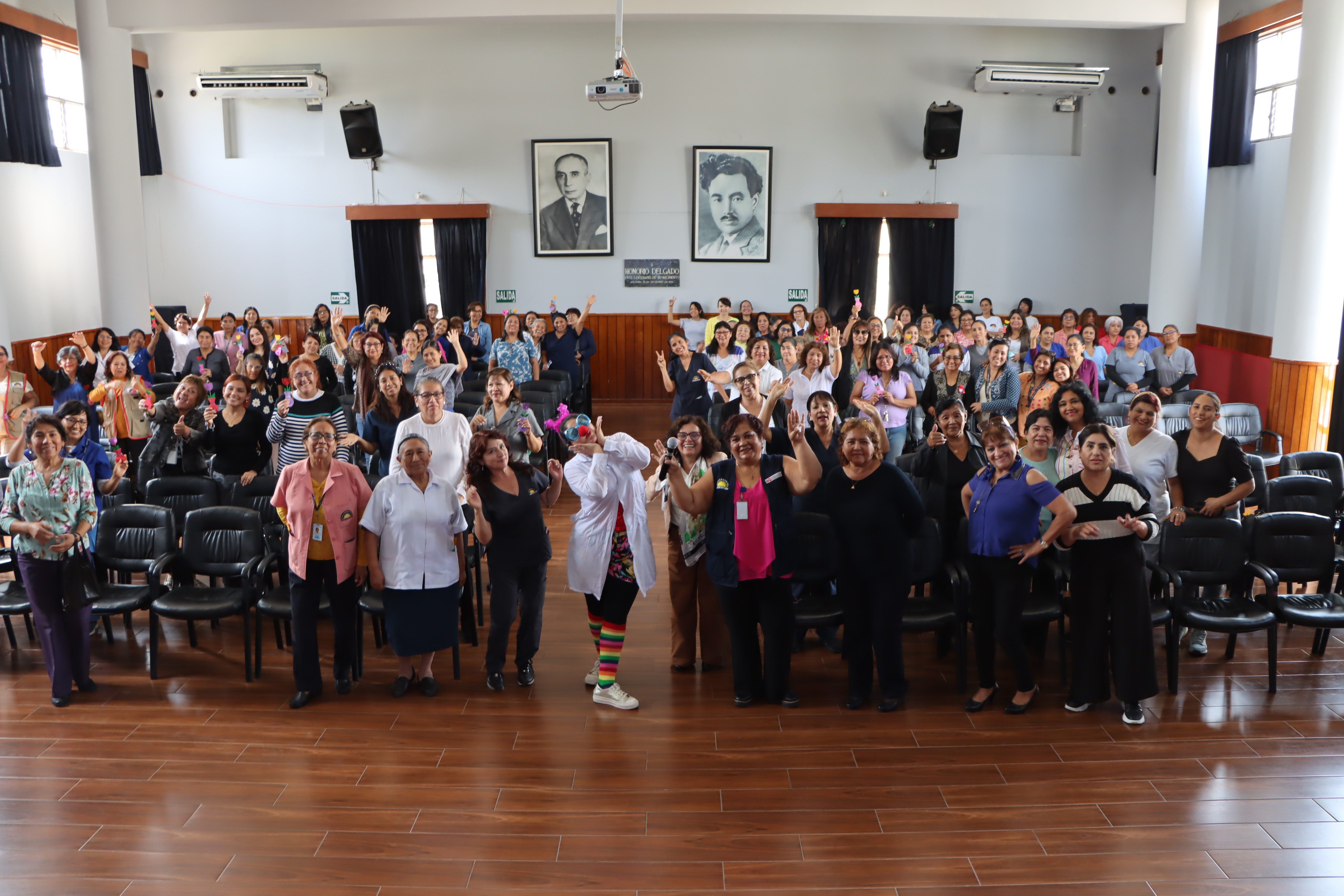 Personal femenino del INSM “HD-HN” participa en taller “Mujer de ayer y hoy”