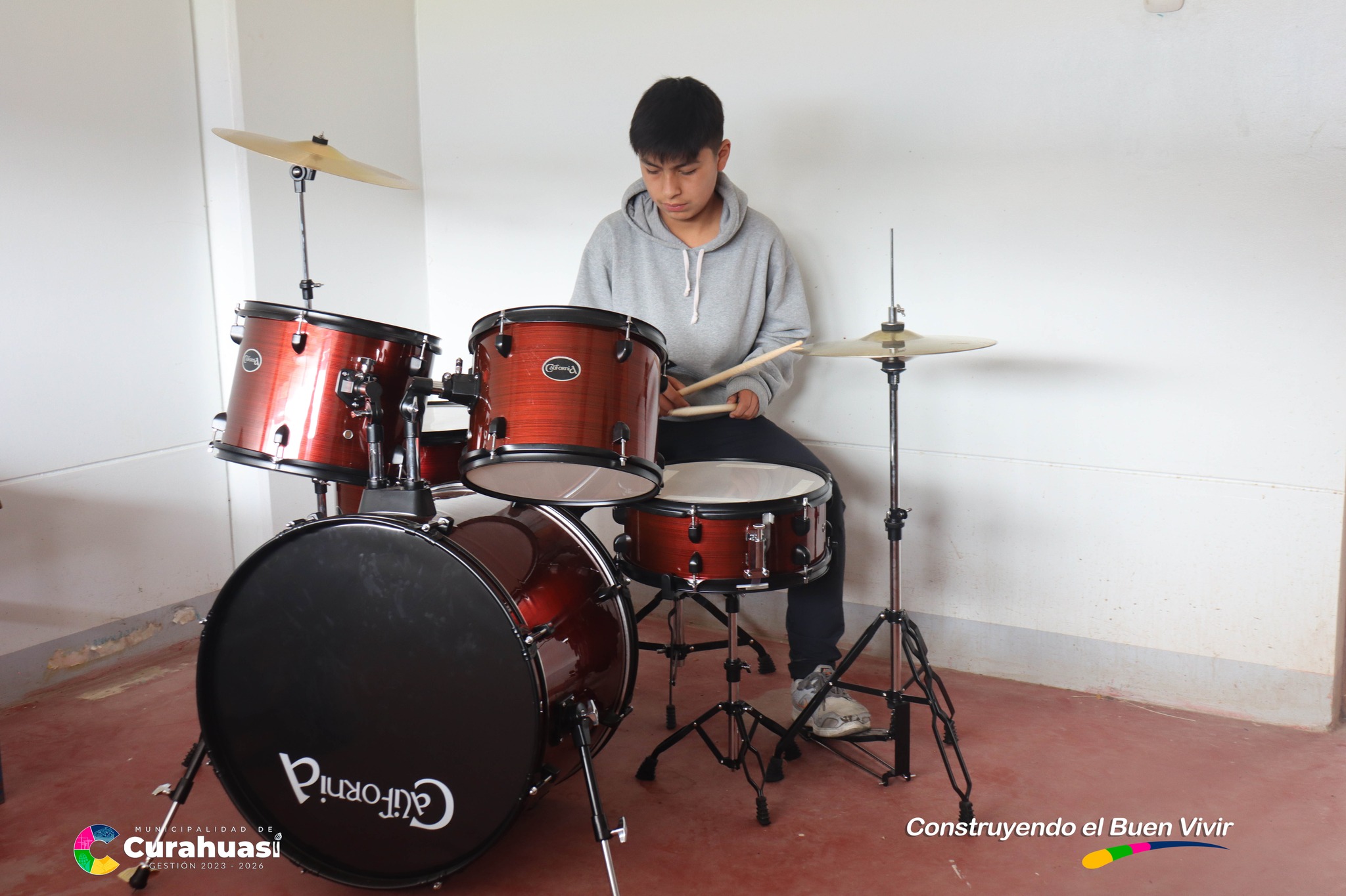 Niรฑos Aprenden a Tocar Instrumentos Gracias a Vacaciones รtiles de la Municipalidad de Curahuasi