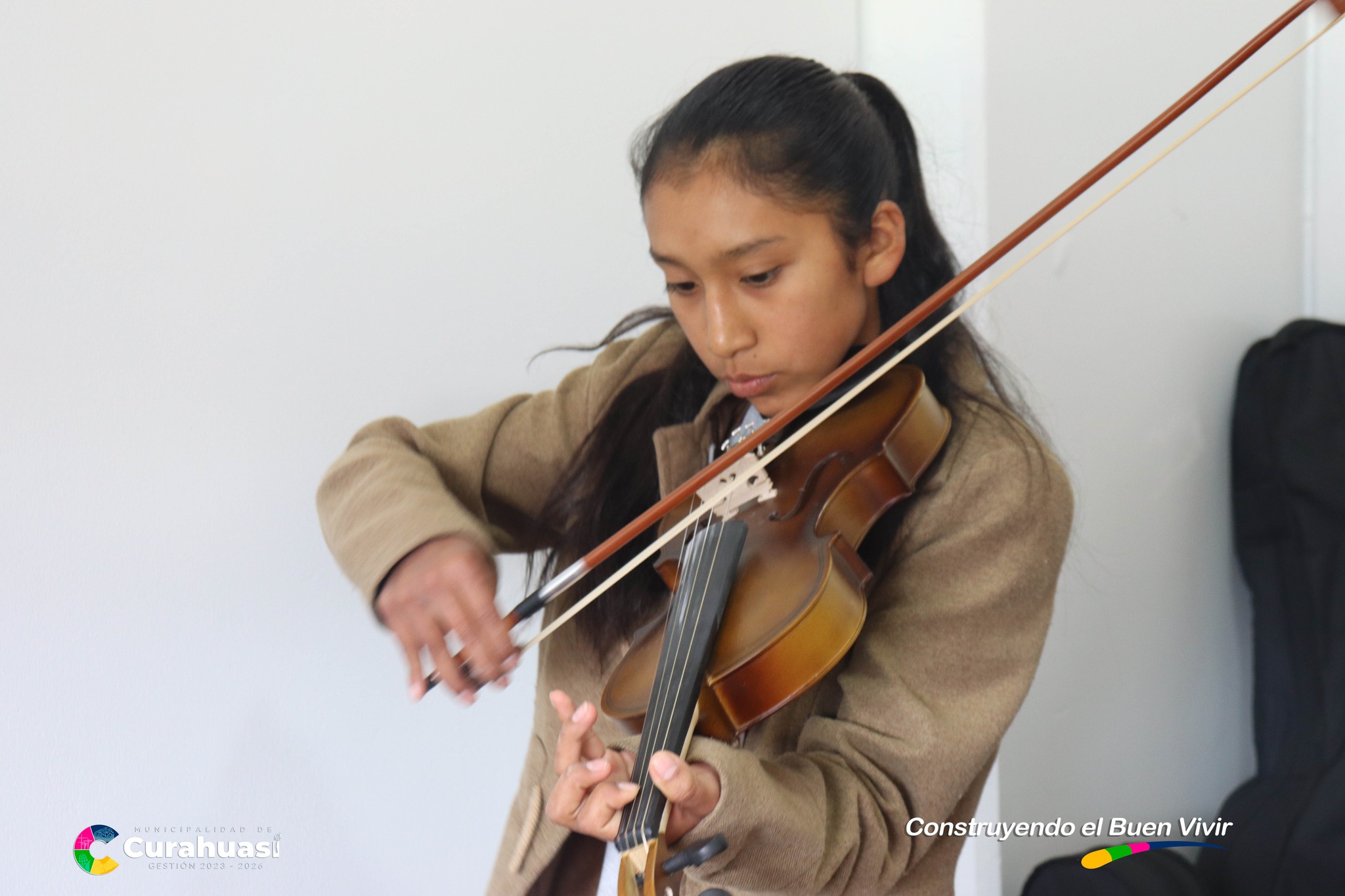 Niรฑos Aprenden a Tocar Instrumentos Gracias a Vacaciones รtiles de la Municipalidad de Curahuasi