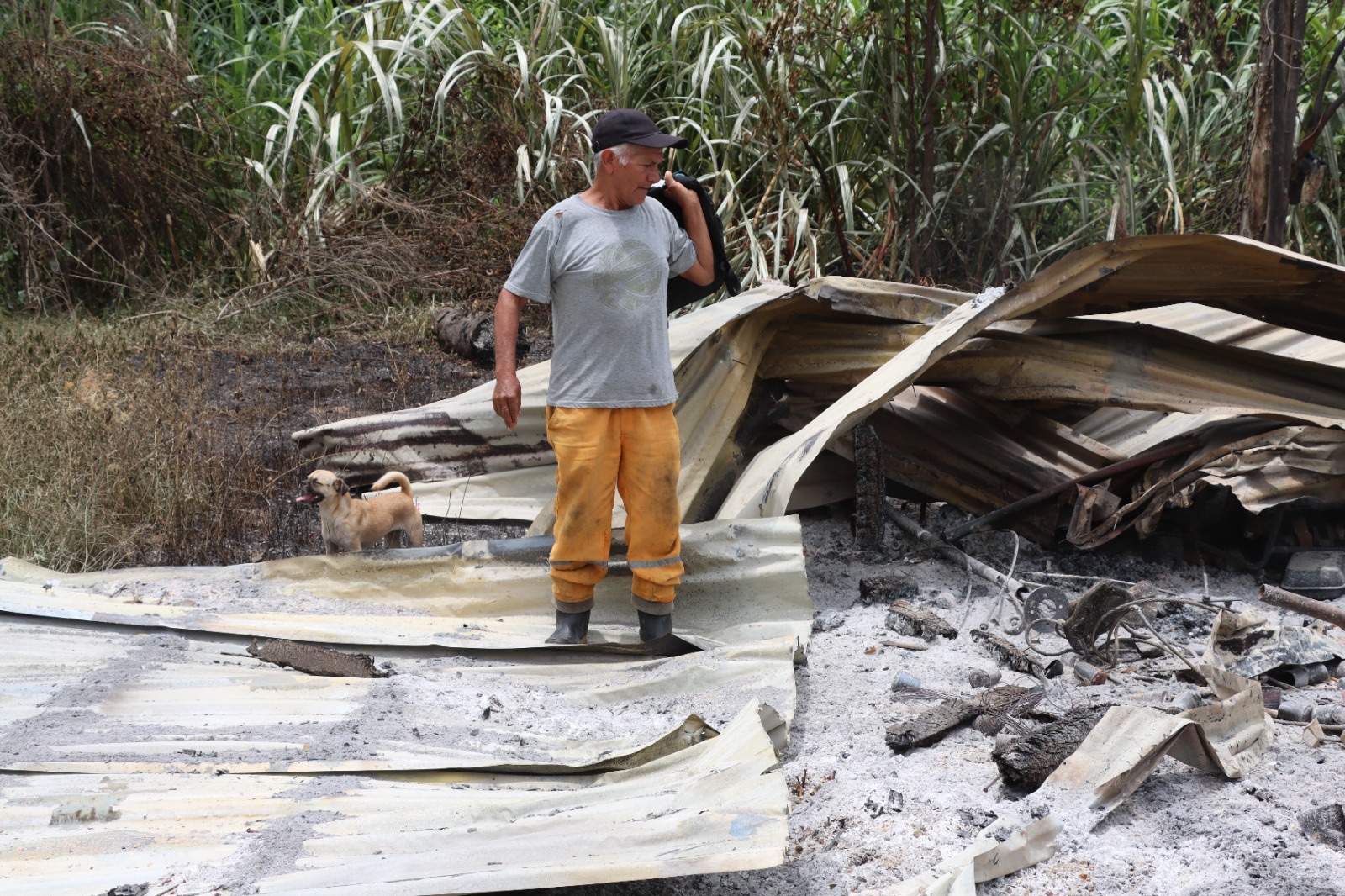 Padre e hijo son los damnificados del incendio en Caserío Nueva Alejandría 