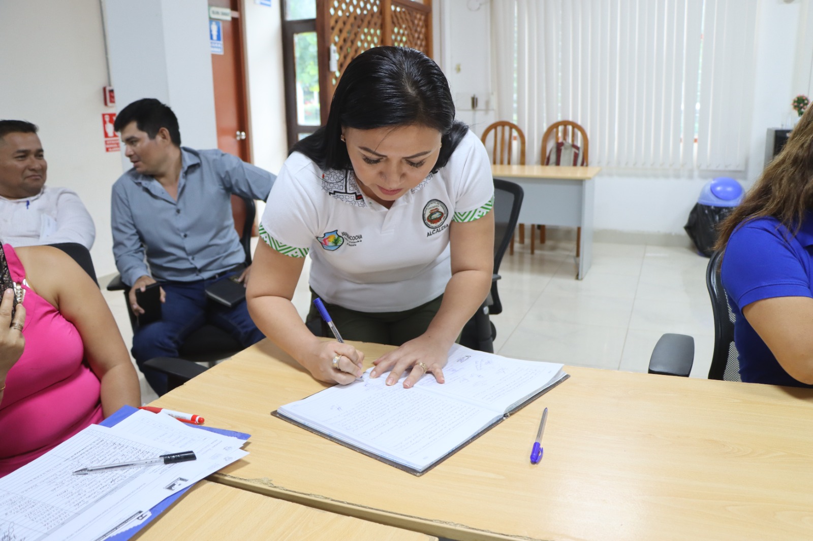 Alcaldesa Pochita Rodríguez participó en mesa técnica sobre electrificación 