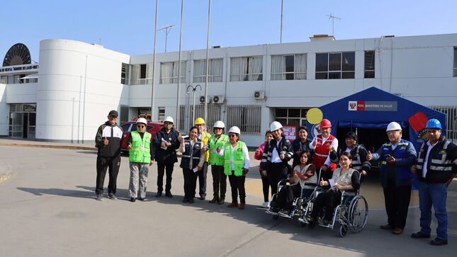 Brigadistas del INSM “HD-HN” participan en acto conmemorativo por el Día Nacional de la Defensa Nacional en el MINSA