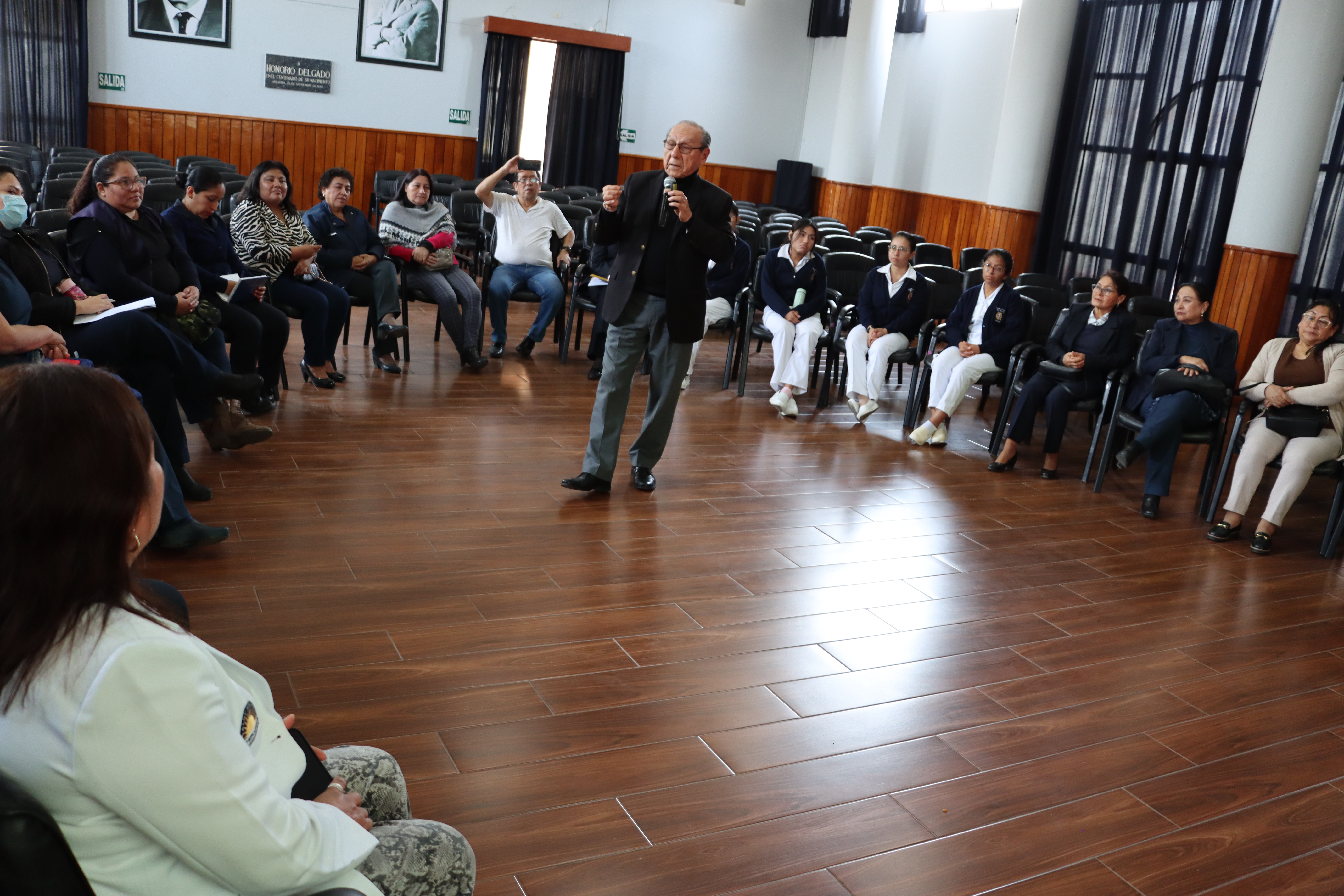DR. ALBERTO PERALES ABORDÓ LA ÉTICA EN EL CONTEXTO LABORAL JUNTO A PROFESIONALES DE ENFERMERÍA DEL INSM