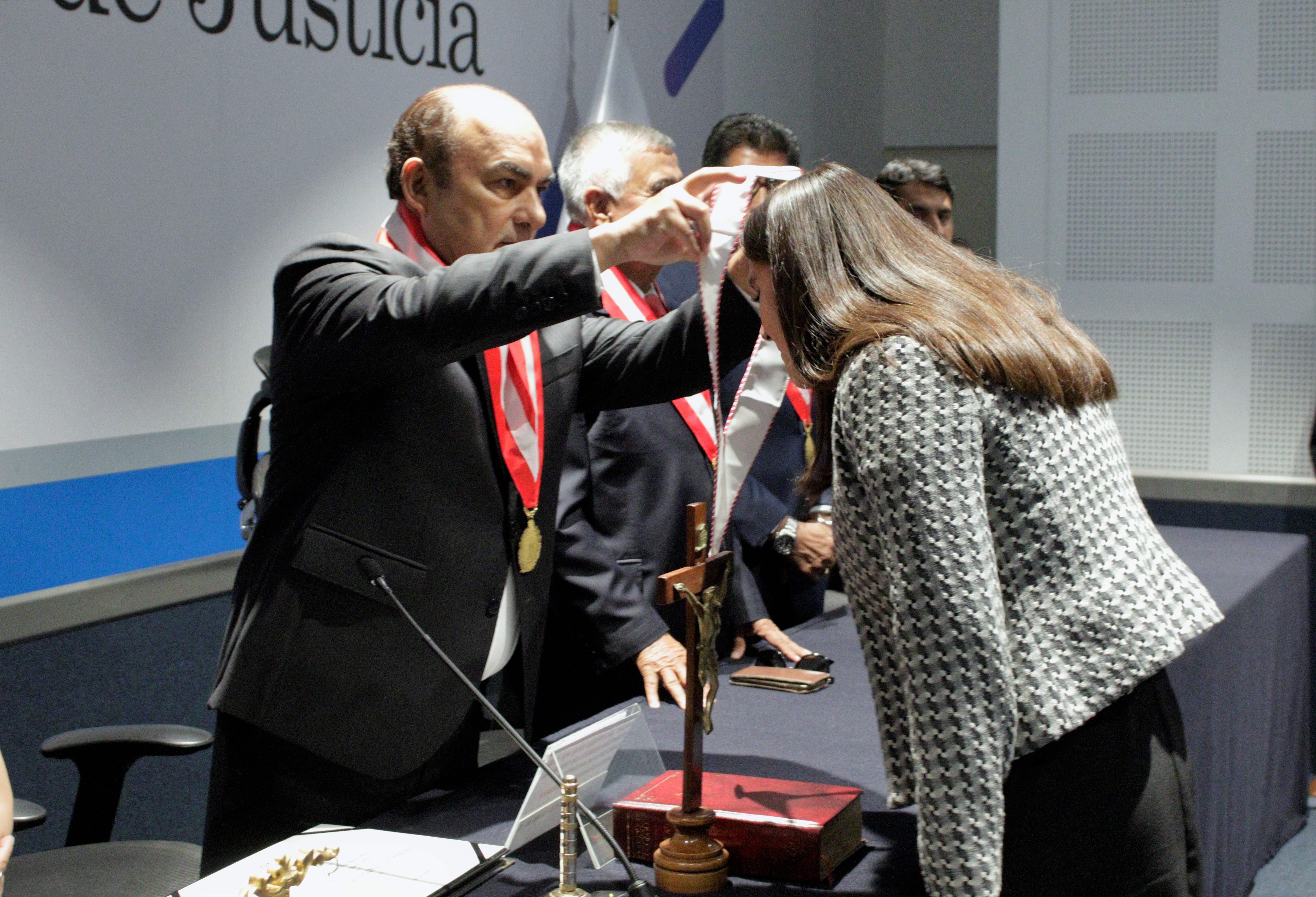Juramentan jueces y fiscales JNJ