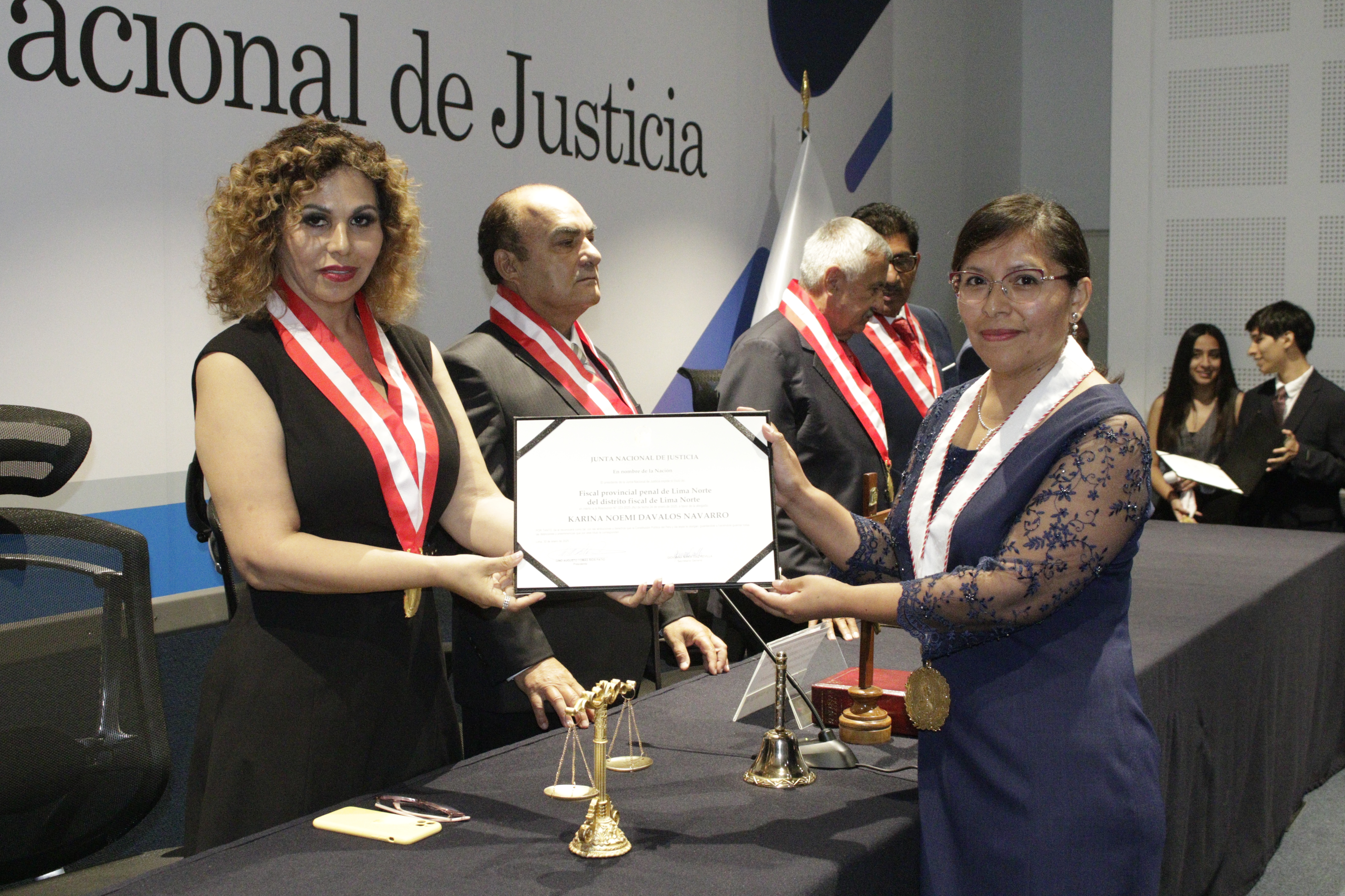 Juramentan jueces y fiscales JNJ