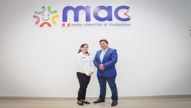 inauguración del Centro Mac En La Ciudad De Chimbote