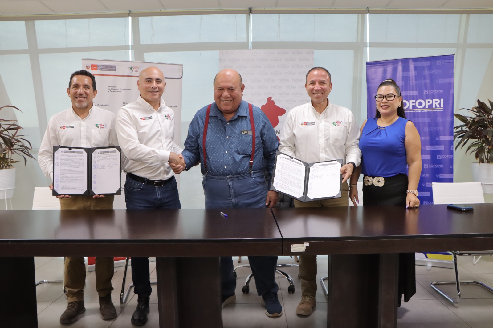 GORE Tacna firma convenio con Cofopri para formalización de predios urbanos