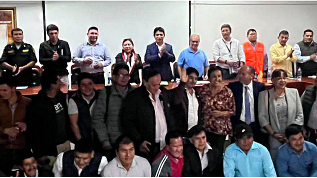 Autoridades presentes en reunión sobre tema de la Carretera Canchaque Huancabamba