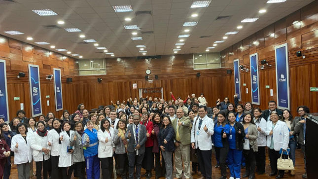 Especialistas del INSM “HD-HN” brindan asistencia técnica a profesional de  la salud de ESSALUD