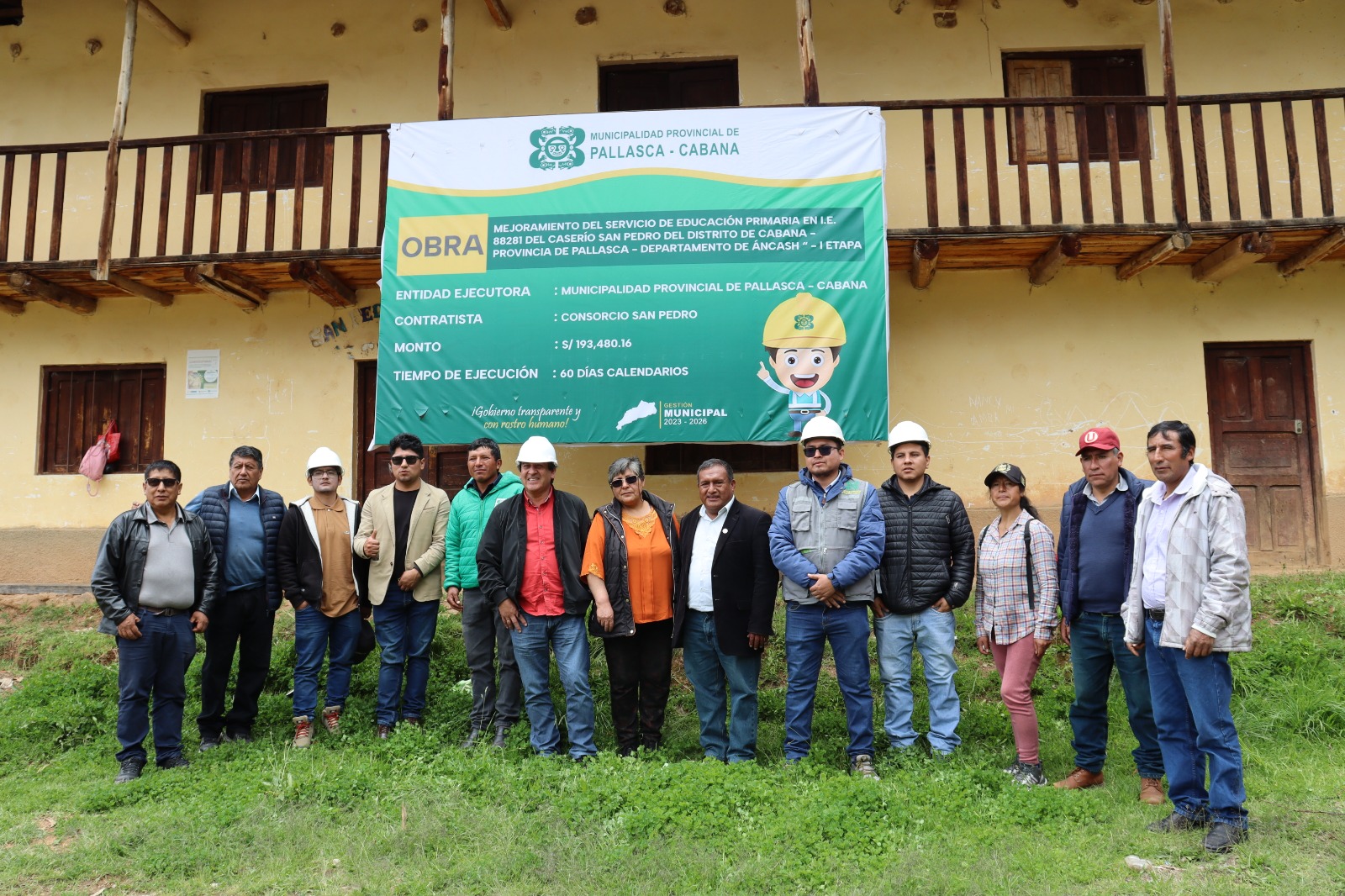 foto con la presencia de autoridades presentes