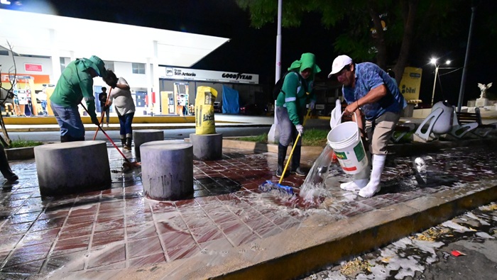 Batallón de limpieza en Av. Bolognesi