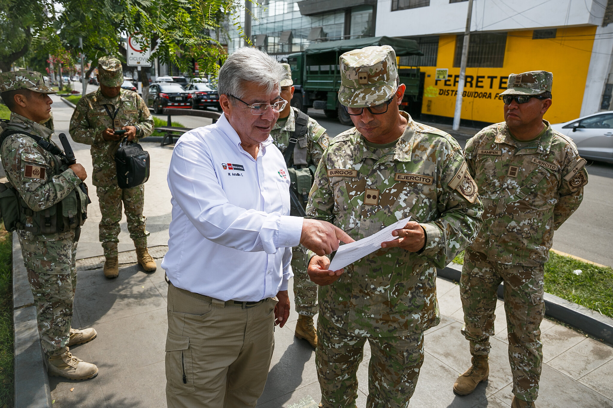 Ministro de Defensa supervisa despliegue de las Fuerzas Armadas en Trujillo