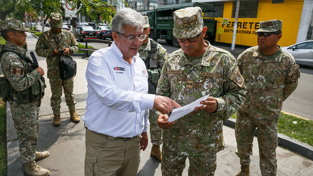 Ministro de Defensa supervisa despliegue de las Fuerzas Armadas en Trujillo
